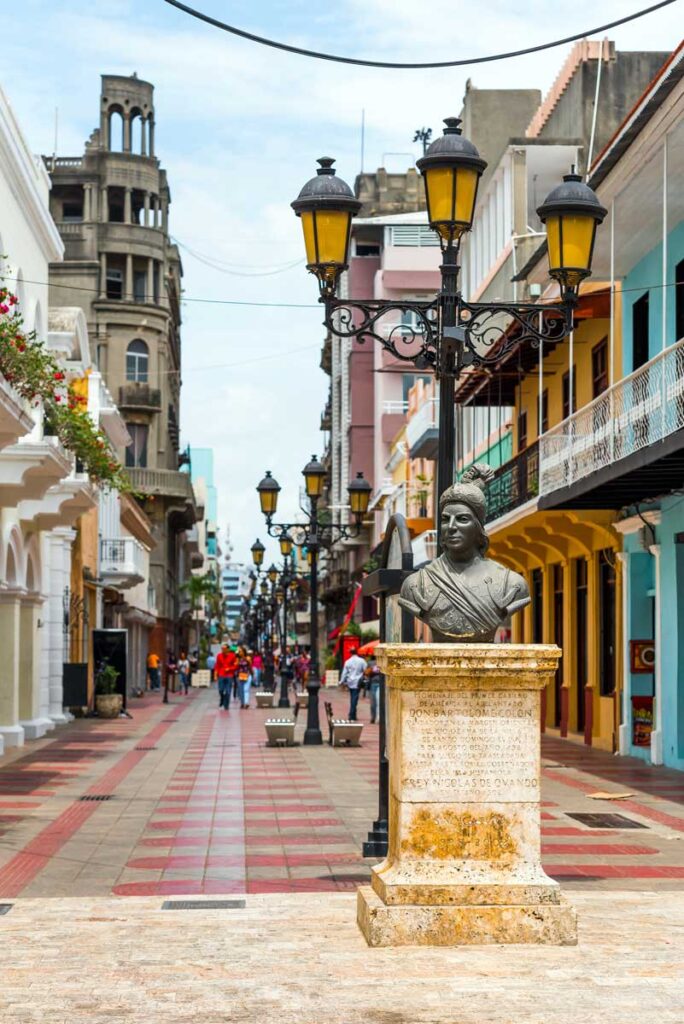 Calle El Conde Zona Colonial